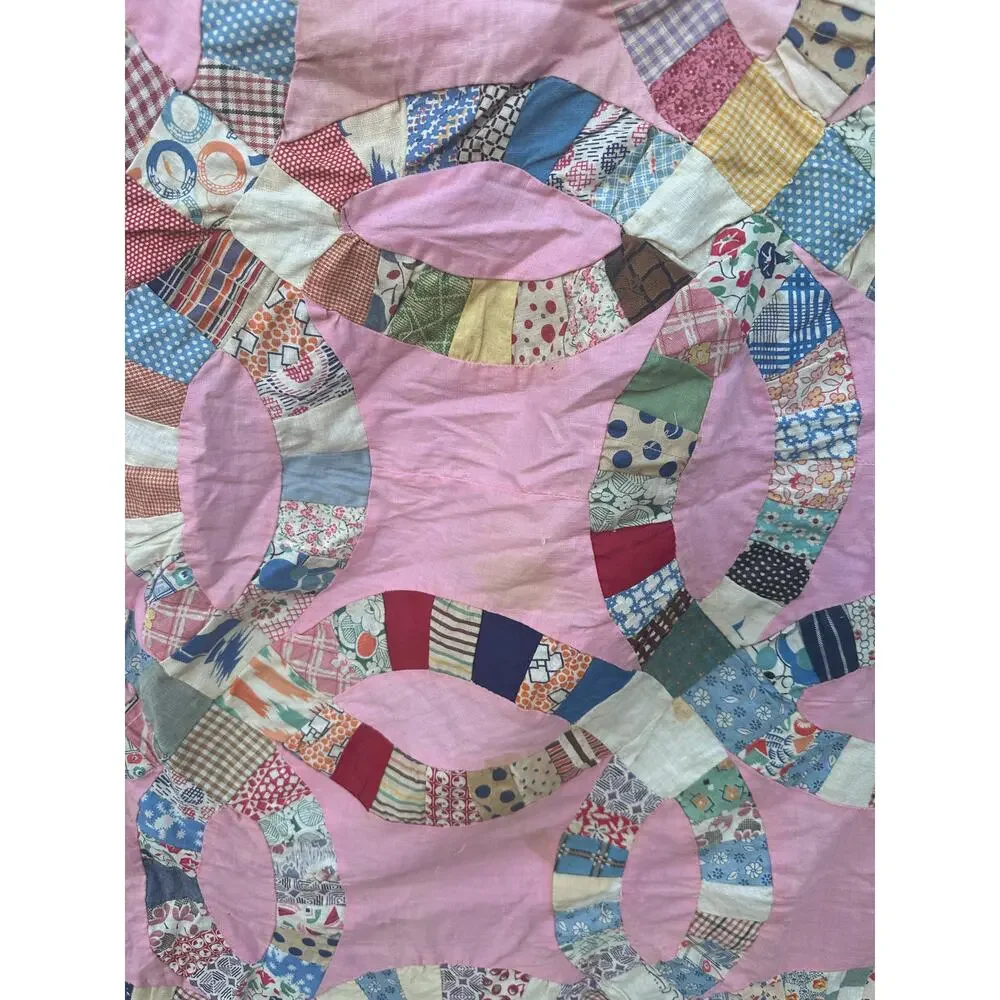 1930'S/40'S ANTIQUE PINK DOUBLE WEDDING RING QUILT TOP 65 X 85